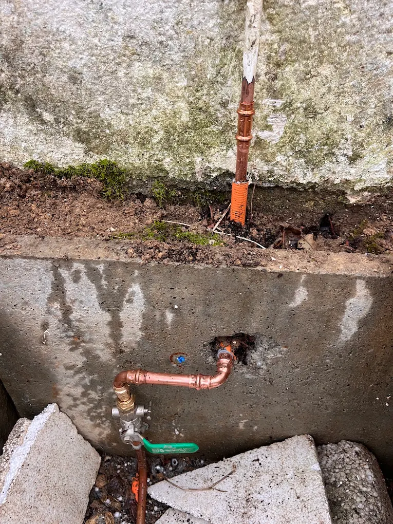 Vanne d'arrêt et alimentation d'eau remplacées sur un réseau existant